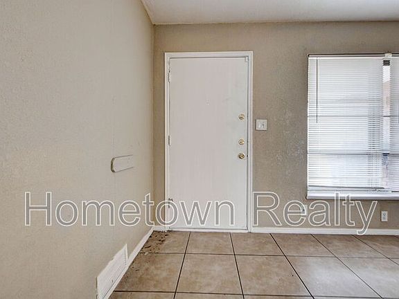 3rd image of 1833 NE 51st St