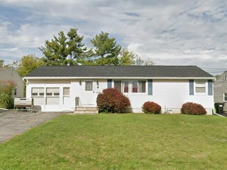 218 Bartlett Ave — Photo 1
