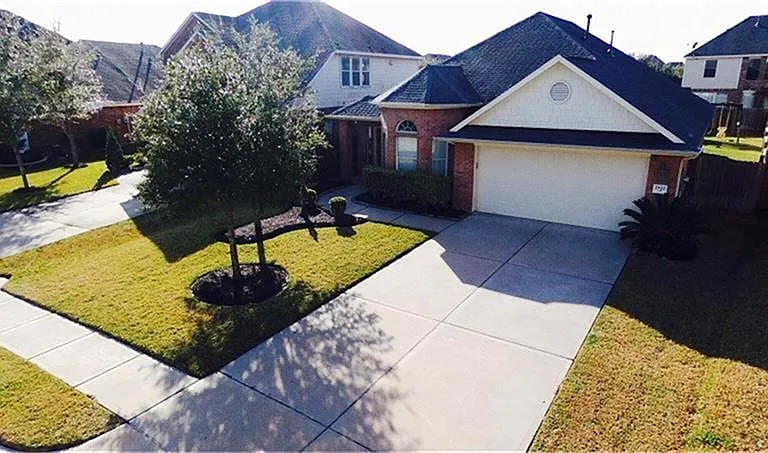 2822 Chalet Knolls Ln — Photo 1