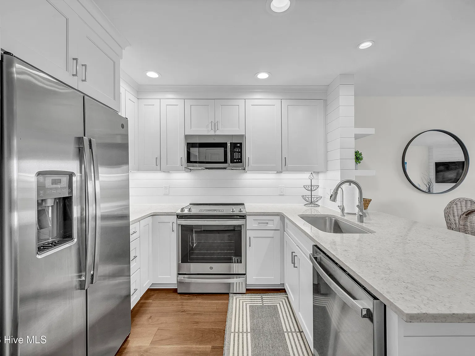 3 bed, 3.0 bath, $5,000 — Photo 3