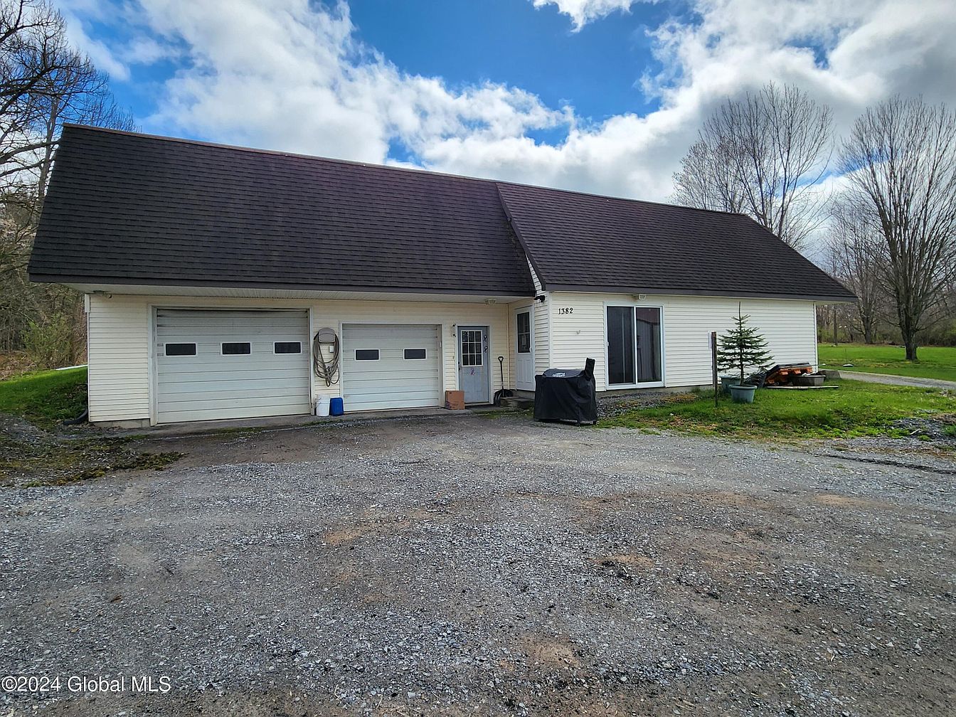 1st image of 1382 Carlisle Road