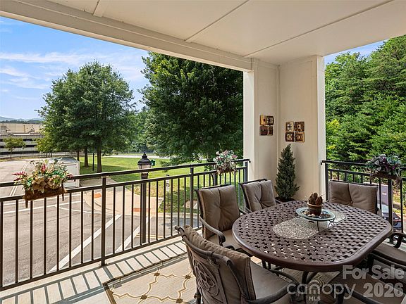 3rd image of 5 Farleigh St APT 104