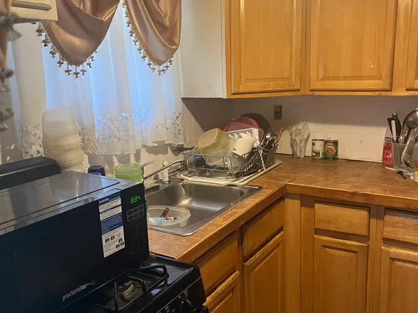 578 Christopher Avenue image 3 of 5