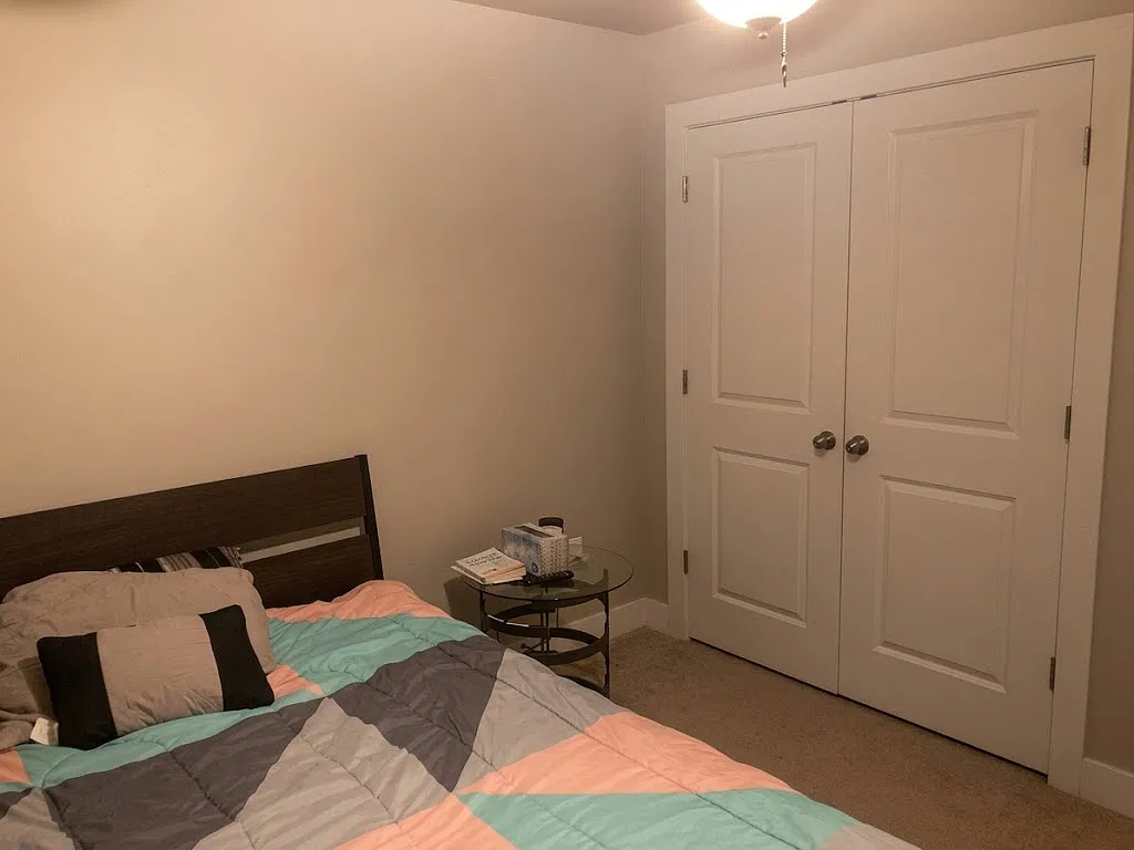 1 bed, 1.5 bath, 150 sqft, $650 — Photo 2