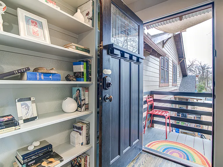 5411 Avenue H #B — Photo 3