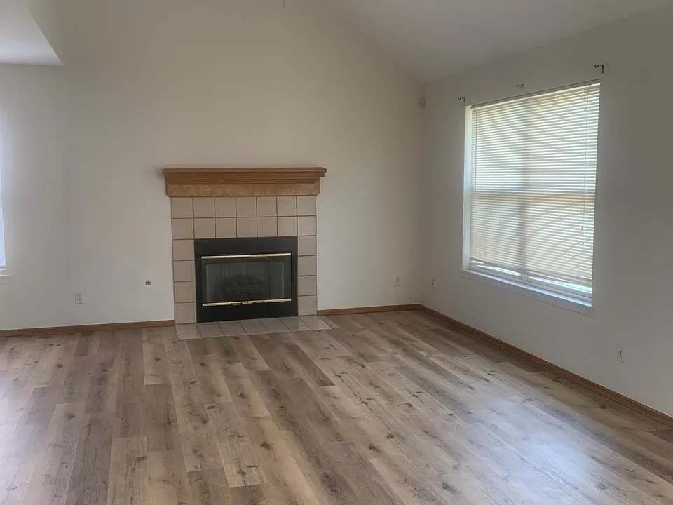 2903 Crestline Dr