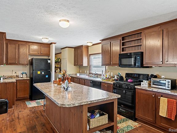 5th image of 3544 Midsummer Ln