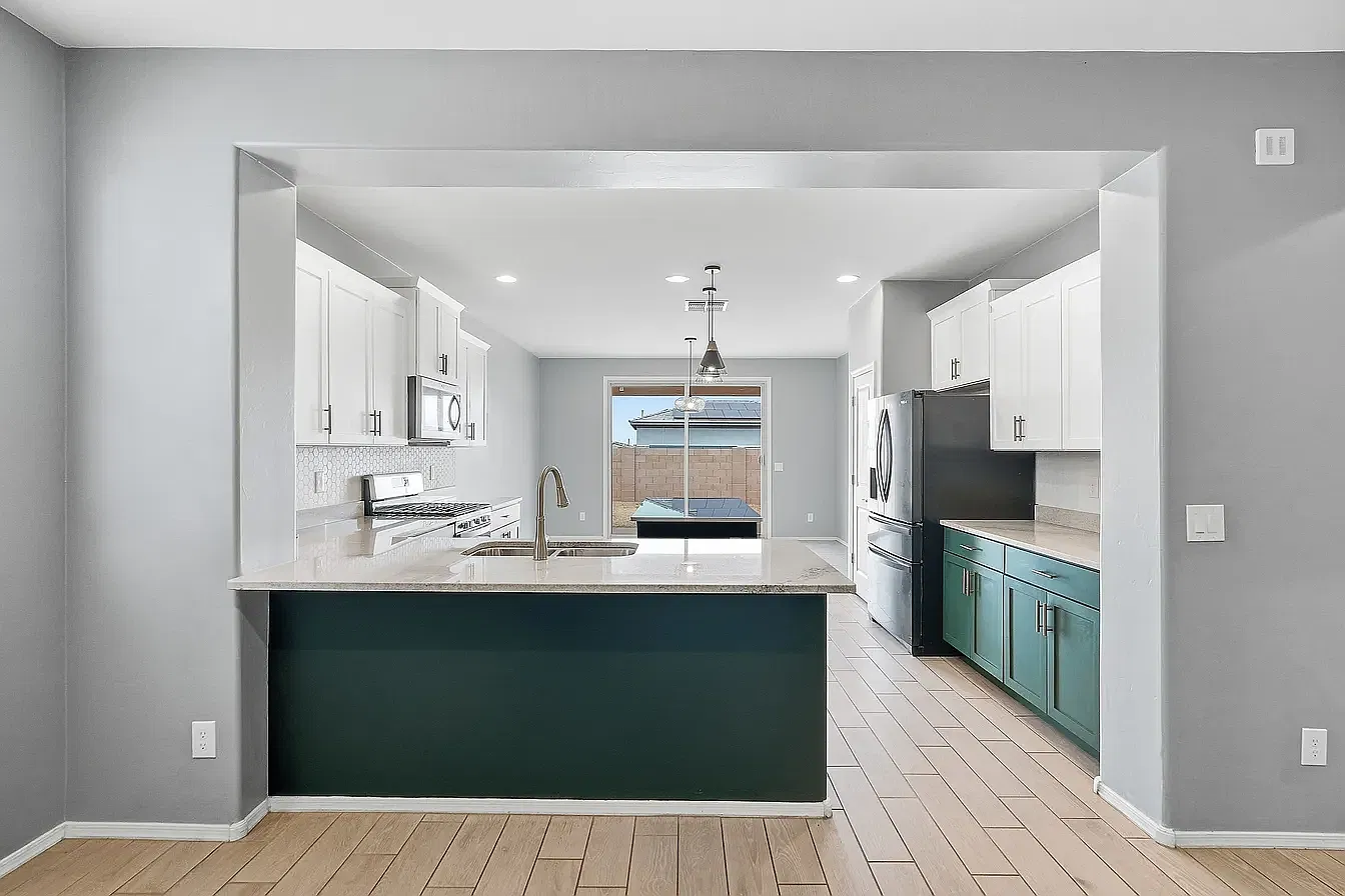 3 bed, 1967 sqft, $2,200 — Photo 3