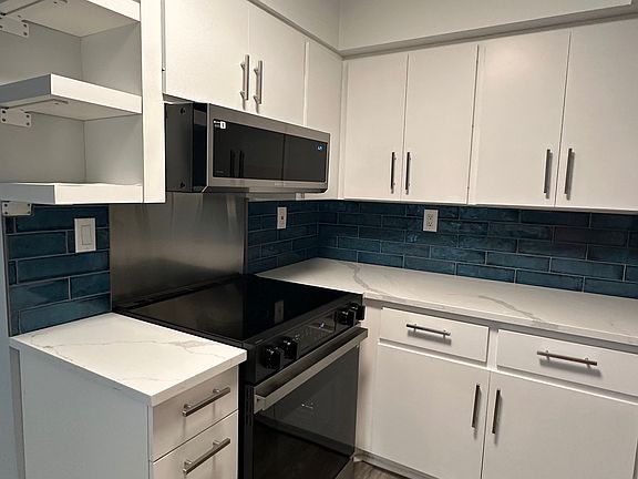 3rd image of 2121 Wood St Unit A202