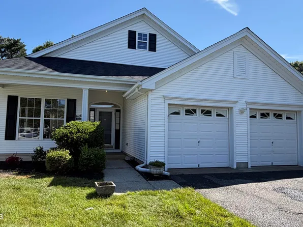 42 Greenways Lane, Lakewood, NJ 08701