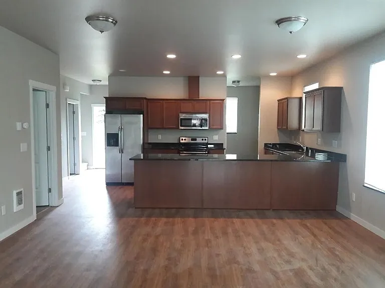1631 Iron St — Photo 3