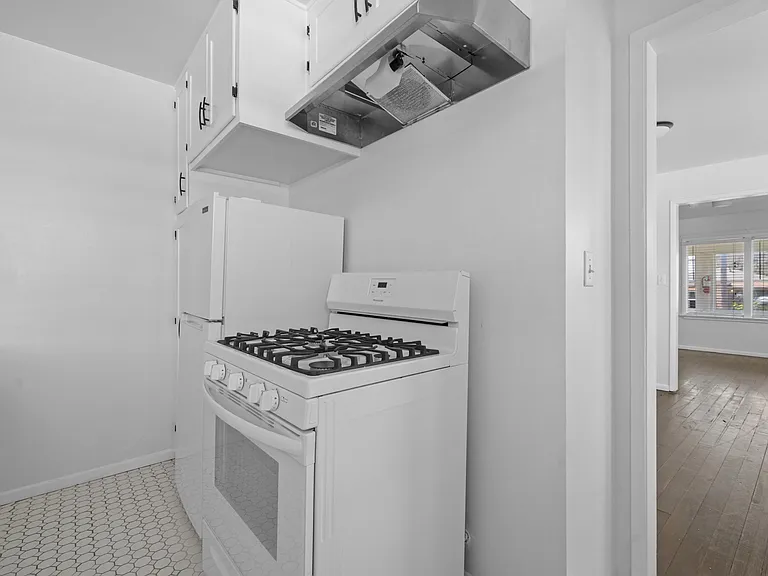 24 Rose Ave #D — Photo 11