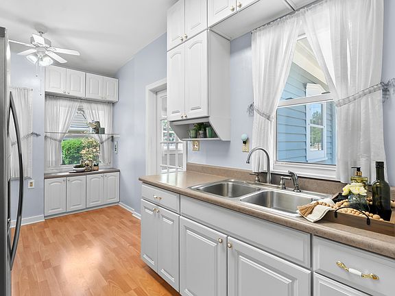 2nd image of 120 Hicks Ave