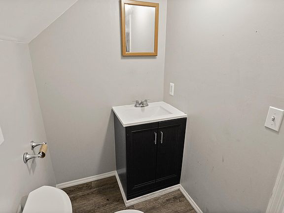 4th image of 1 Lakeview Ct