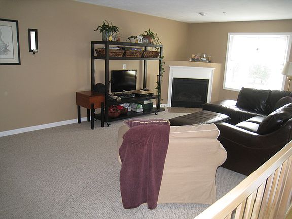 Living Room (with fireplace)