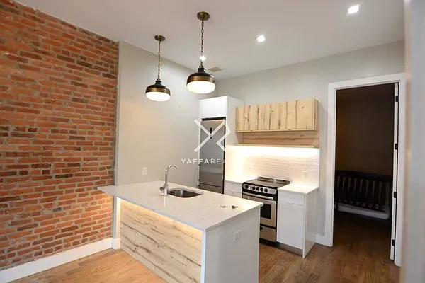 Rented by Yaffa Realty LLC | media 43