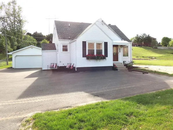4205 Peru Rd, Dubuque, IA 52001