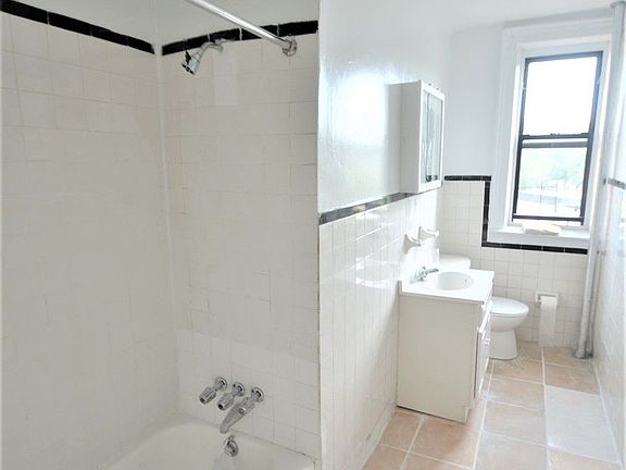3rd image of 622 E 169th St APT 4D