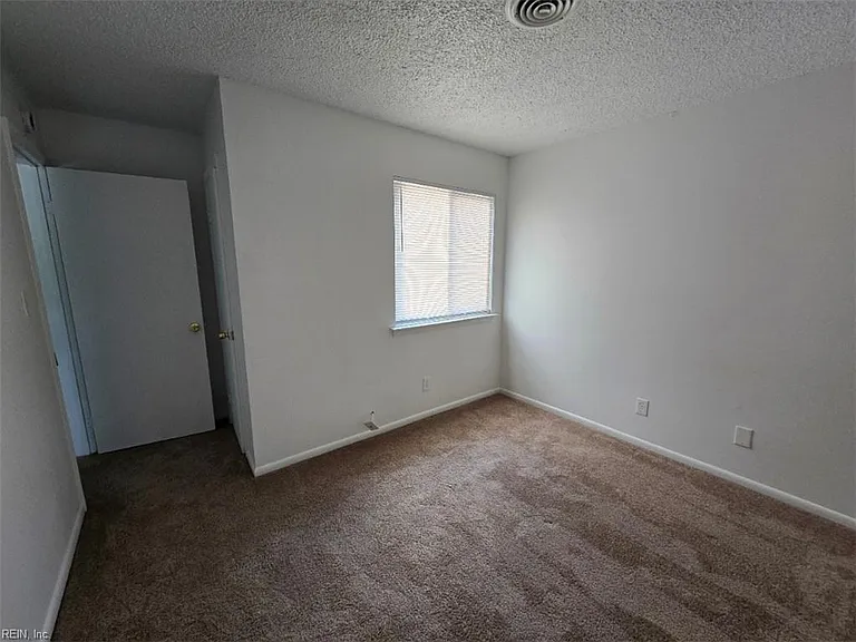 5710 Brandon Blvd — Photo 10