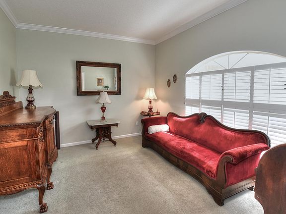 4th image of 1186 Perregrine Cir W