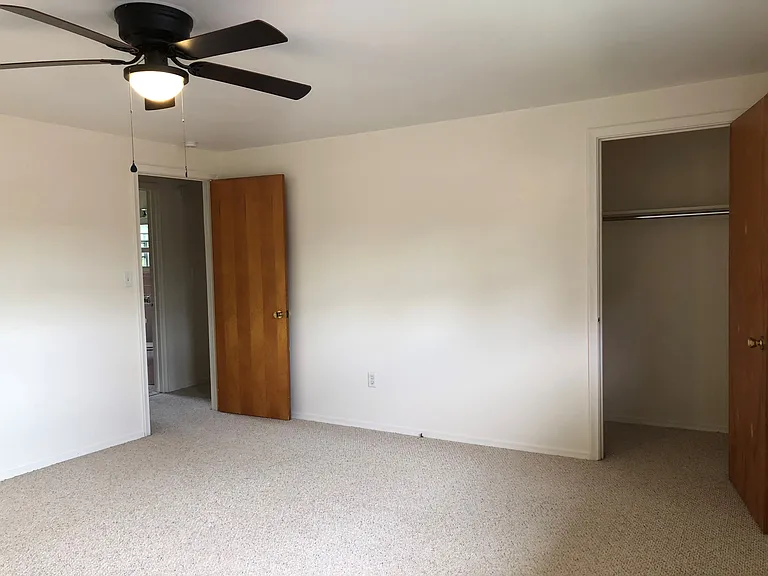 Belleview Townhouses and Apartments — Photo 24