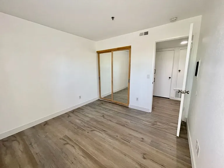 2077 Lakeridge Cir #104 — Photo 6
