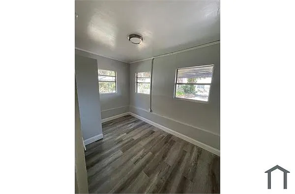 Building Photo - 513 25th Ave S