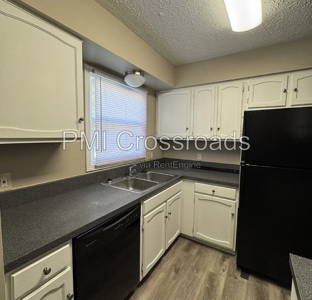 3 bed, 1.5 bath, 1140 sqft, $1,520 — Photo 3