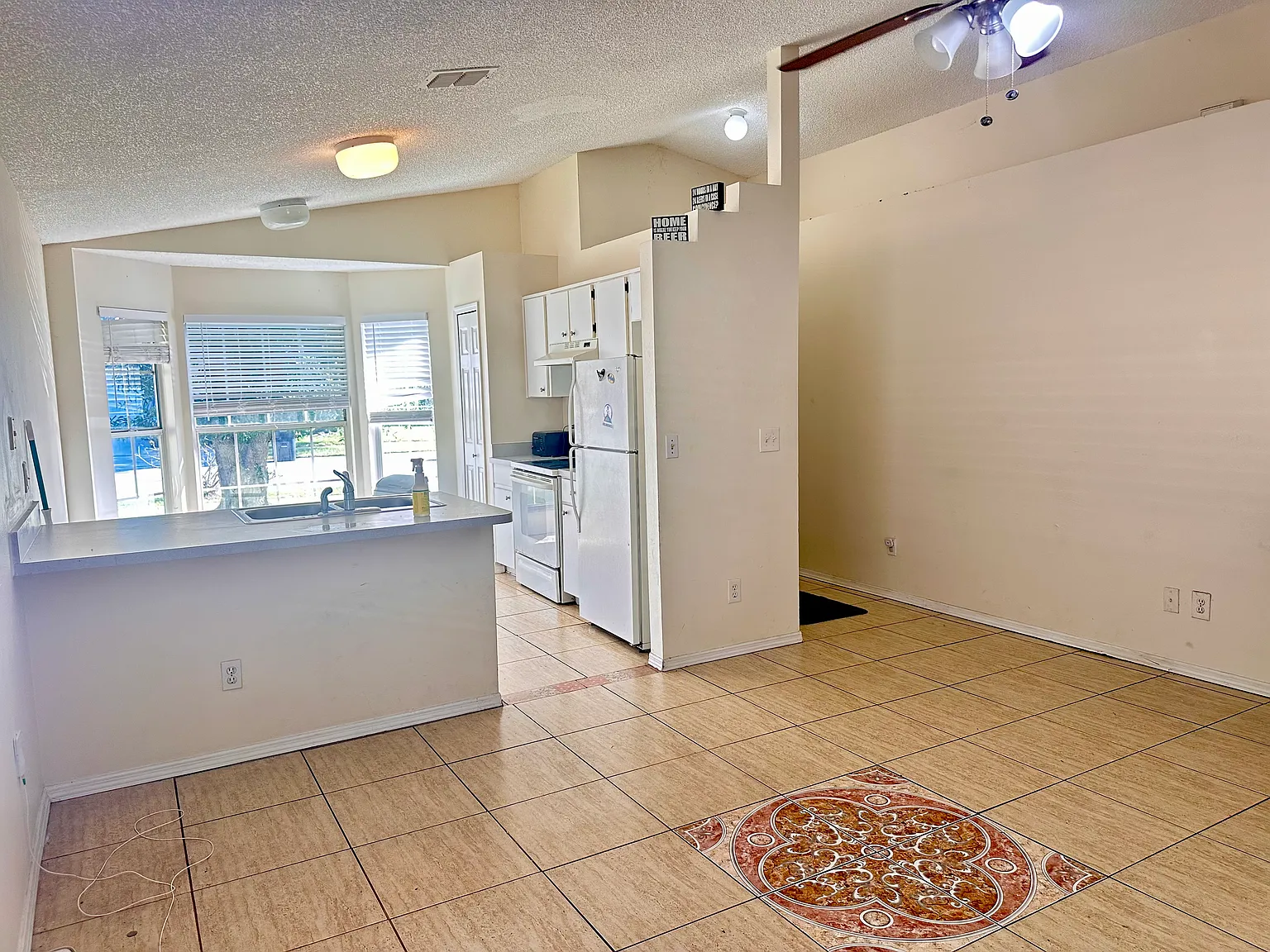 3 bed, 1170 sqft, $2,200 — Photo 3