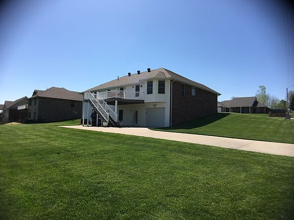 2nd image of 100 Lindenwood Pl