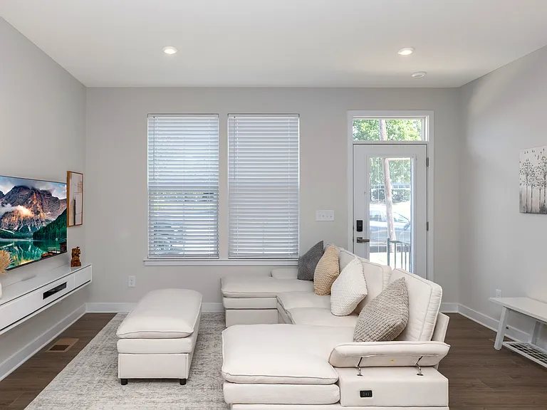 4820 Chastain Ave — Photo 5