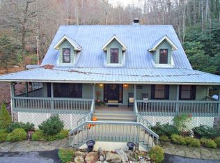 284 Forest Run Rd, Whittier, NC 28789