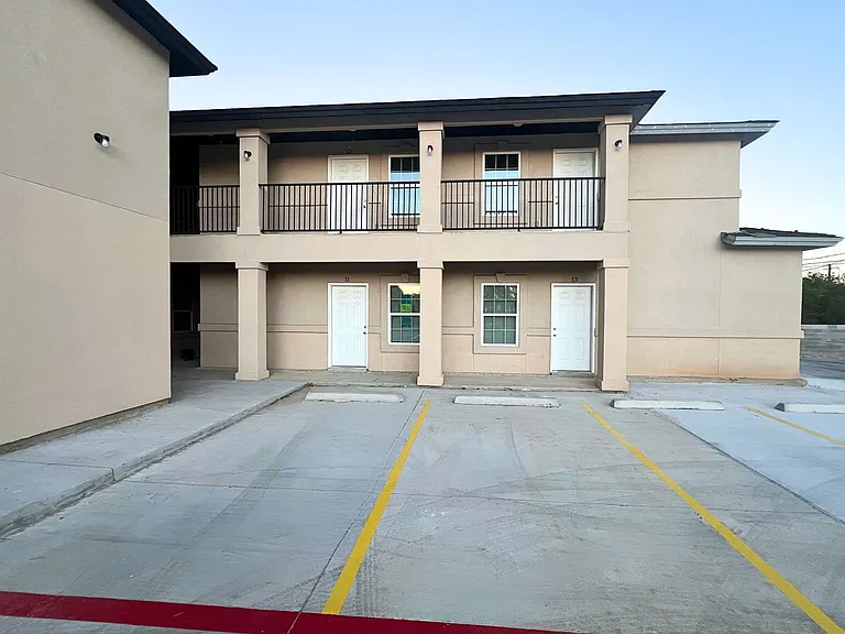 2904 E Lyon St — Photo 7
