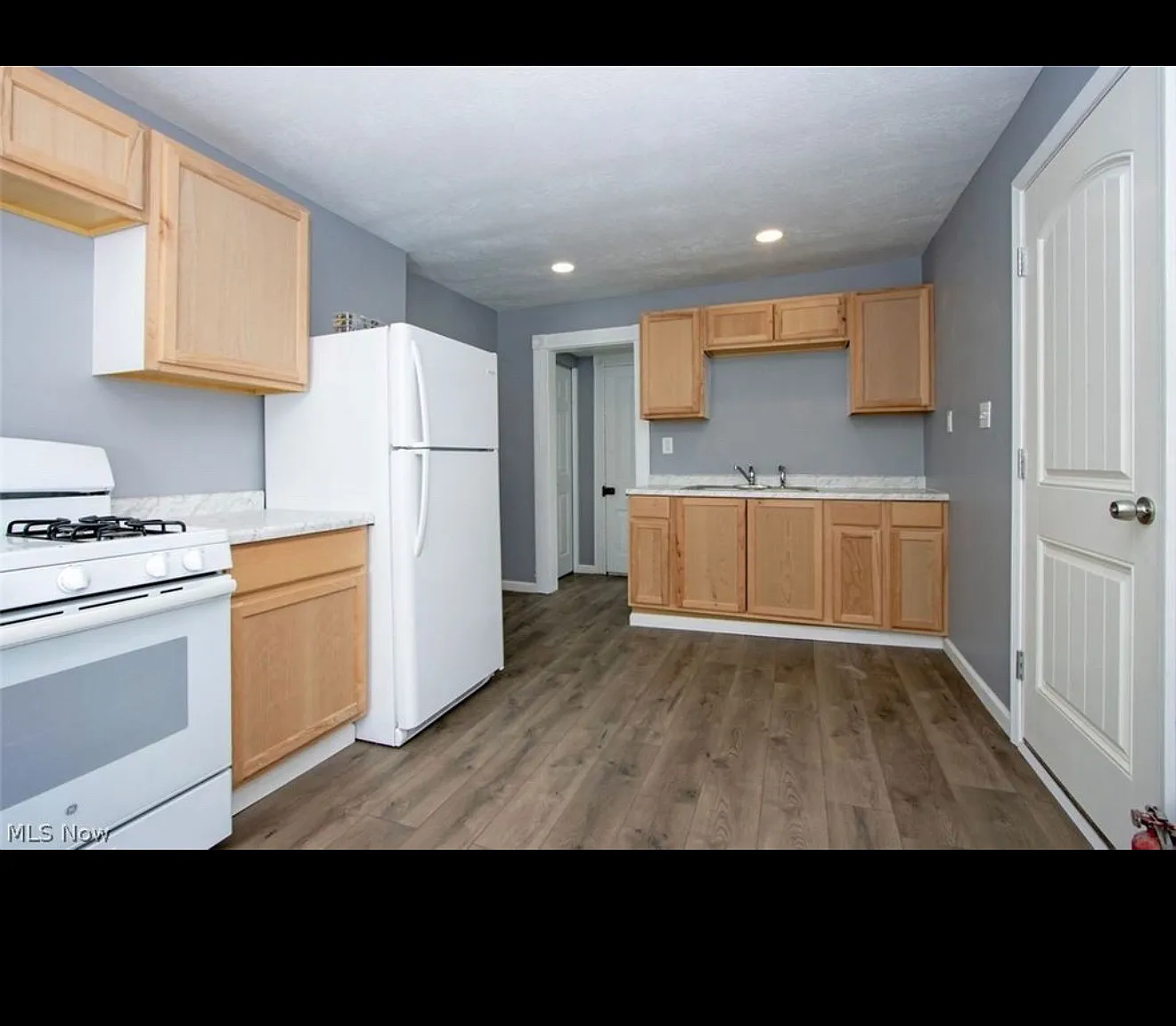 2 bed, 840 sqft, $1,200 — Photo 2