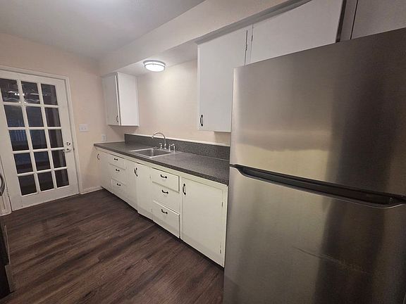 3rd image of 1204 W Lee Ave