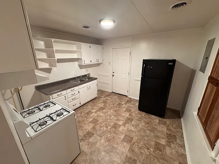 504 Ford Rd — Photo 3