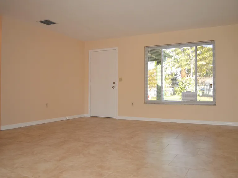 7442 Como Dr — Photo 3