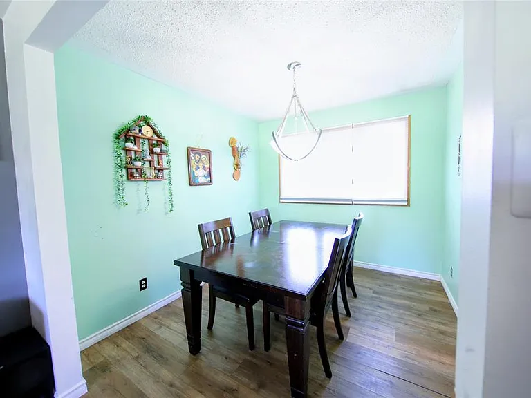 883 Assiniboine Cres — Photo 7
