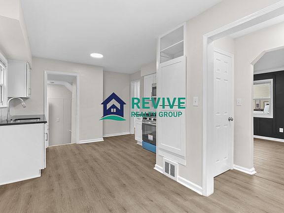 4th image of 131 Doremus Ave