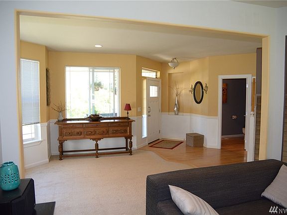 4th image of 2844 Glendale Dr W