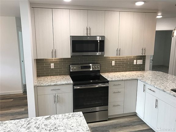 5th image of 2313 Rosewood Ln
