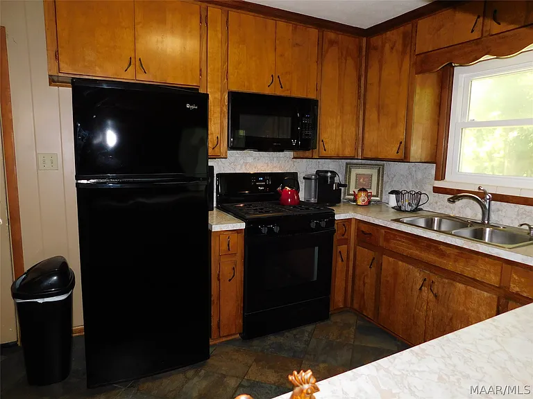 1203 Oates Rd — Photo 8