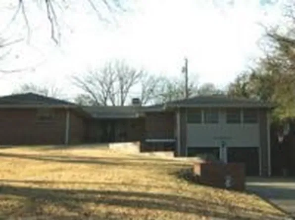 221 Staats Dr, Bartlesville, OK 74006