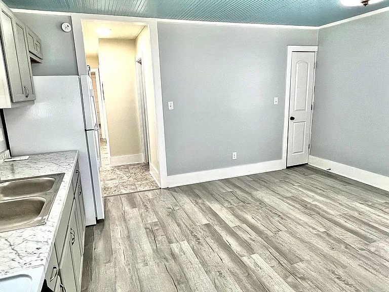 4531 Sunset Ave — Photo 8