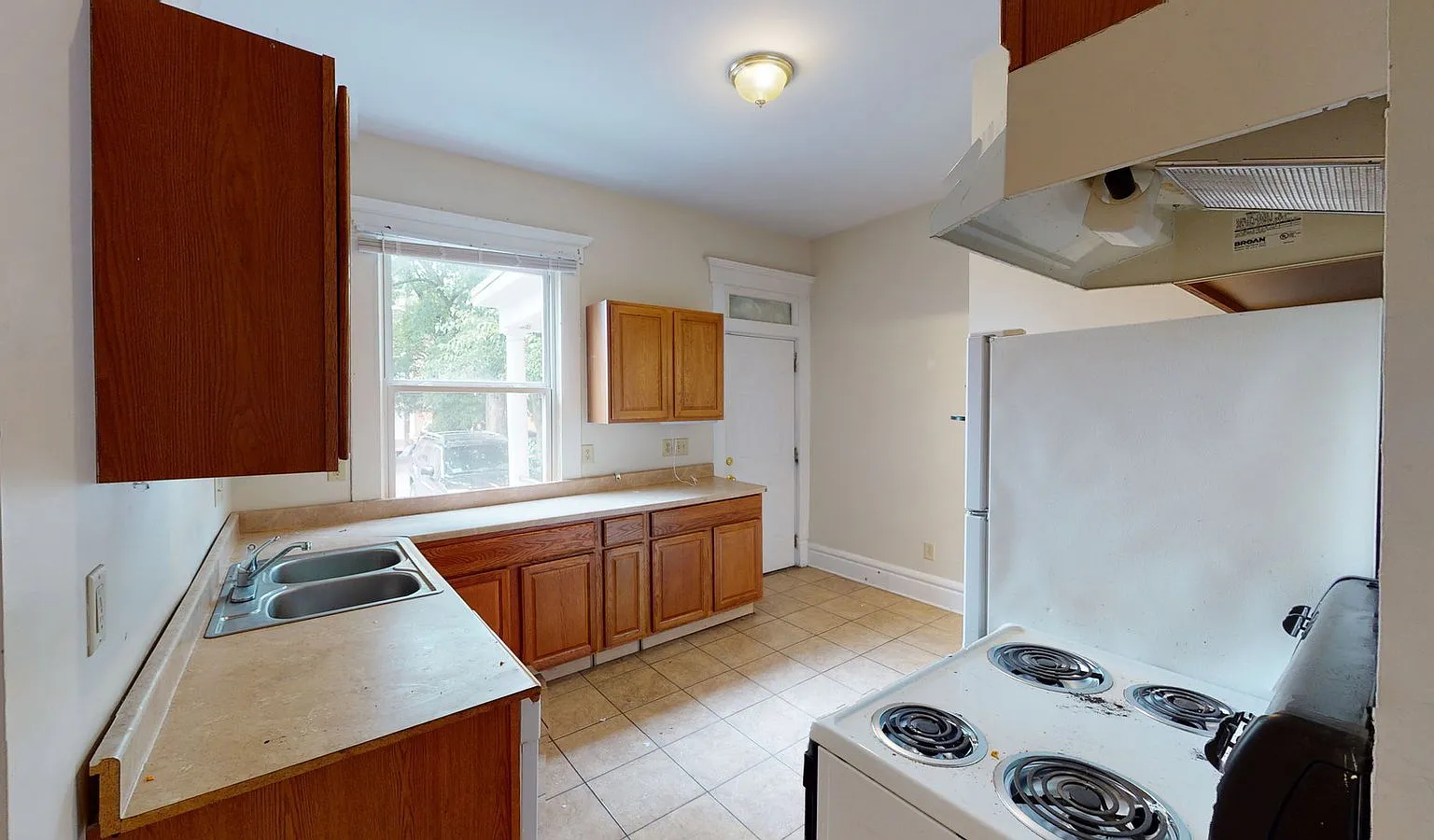 3 bed, 2.0 bath, $2,195 — Photo 1