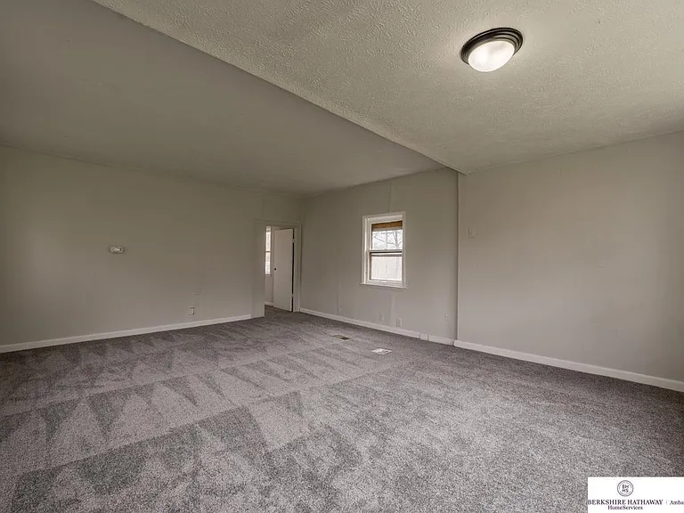 1912 S 12th St — Photo 16