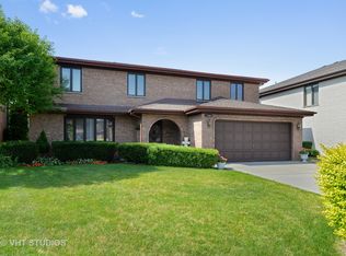8345 W Clara Ct, Niles, IL 60714