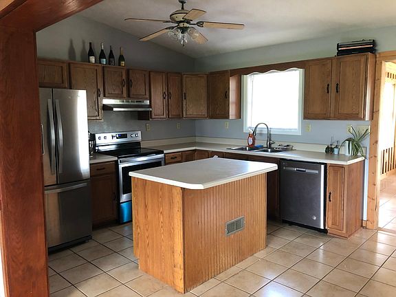 Kitchen with upgraded appliances - 14' 10" x 11' 3"