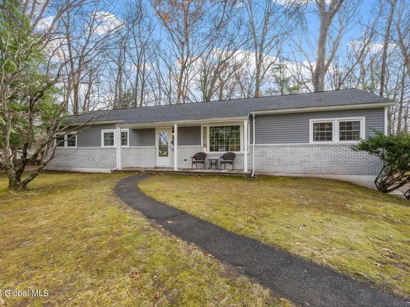 14 Eastwood Drive, Ballston Lake, NY 12019