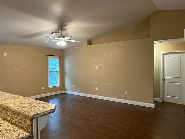 7013 Odoniel Loop W — Photo 4